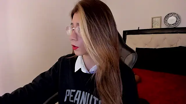 Sara Roades online show from November 27, 2025, 8:55 pm