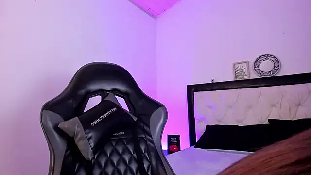 Sara Roades online show from December 2, 2025, 1:50 pm