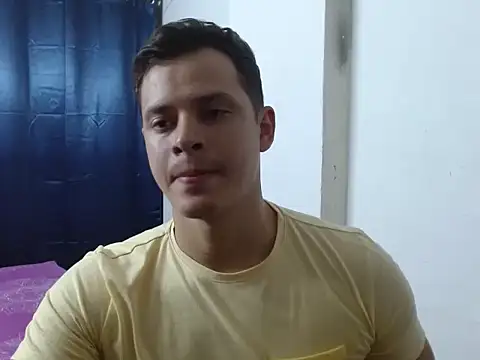 Snapshot of Alex_b28 chatting on October 9, 2025, 1:03 am Alex b28 online show from October 9, 2025, 1:03 am