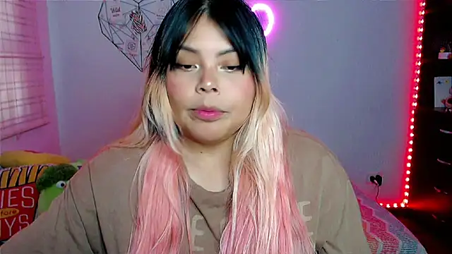 EllieMoonX online show from February 9, 2026, 10:47 pm