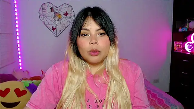 EllieMoonX online show from April 14, 2026, 11:11 pm