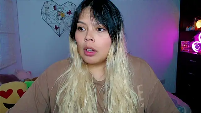 EllieMoonX online show from April 15, 2026, 11:05 pm