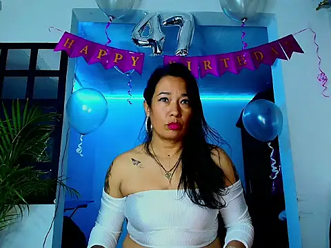 Kylee79 online show from April 28, 2026, 10:37 pm