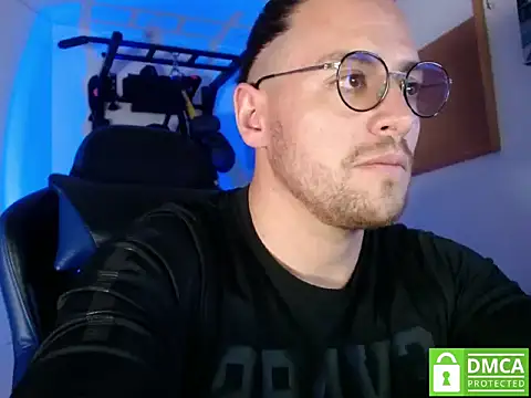 Snapshot of kurt_xx chatting on October 12, 2025, 5:45 pm kurt xx online show from October 12, 2025, 5:45 pm