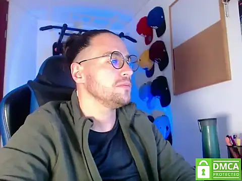 Snapshot of kurt_xx chatting on October 14, 2025, 12:28 pm kurt xx online show from October 14, 2025, 12:28 pm