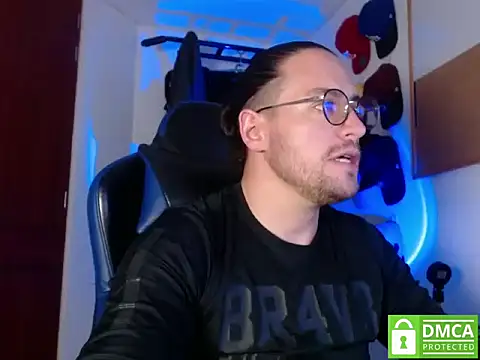 Snapshot of kurt_xx chatting on October 24, 2025, 1:40 pm kurt xx online show from October 24, 2025, 1:40 pm