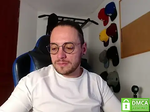 Snapshot of kurt_xx chatting on November 4, 2025, 1:10 pm kurt xx online show from November 4, 2025, 1:10 pm