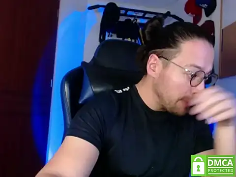 Snapshot of kurt_xx chatting on November 6, 2025, 2:18 pm kurt xx online show from November 6, 2025, 2:18 pm