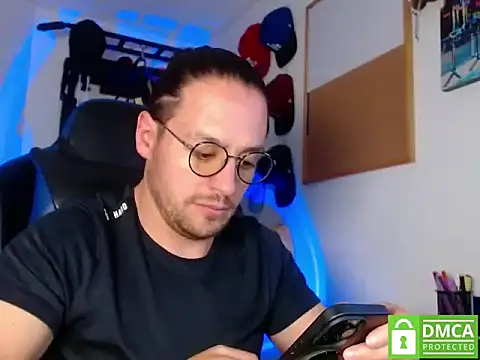 Snapshot of kurt_xx chatting on November 8, 2025, 2:01 am kurt xx online show from November 8, 2025, 2:01 am