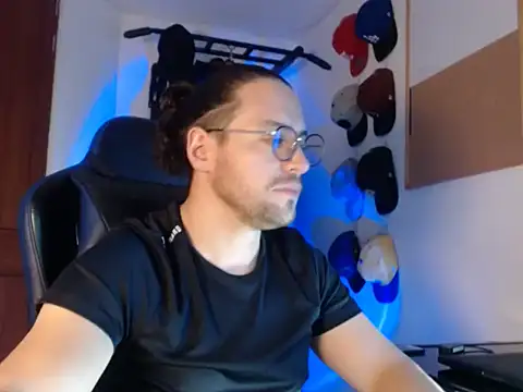 Snapshot of kurt_xx chatting on November 9, 2025, 11:19 am kurt xx online show from November 9, 2025, 11:19 am