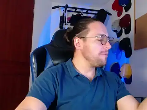 Snapshot of kurt_xx chatting on November 10, 2025, 2:27 pm kurt xx online show from November 10, 2025, 2:27 pm