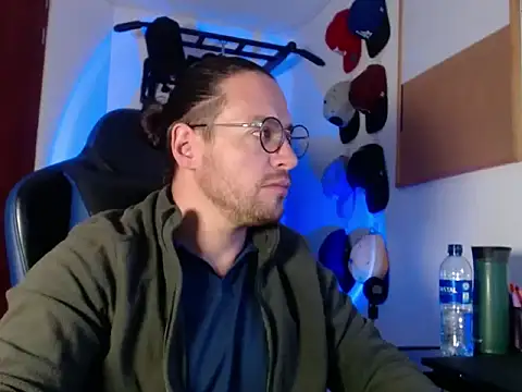 Snapshot of kurt_xx chatting on November 11, 2025, 8:36 am kurt xx online show from November 11, 2025, 8:36 am