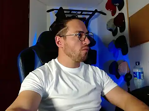 Snapshot of kurt_xx chatting on November 12, 2025, 12:38 pm kurt xx online show from November 12, 2025, 12:38 pm