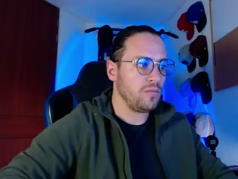 Snapshot of kurt_xx chatting on November 14, 2025, 8:35 am kurt xx online show from November 14, 2025, 8:35 am