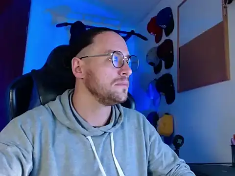 Snapshot of kurt_xx chatting on November 19, 2025, 2:39 pm kurt xx online show from November 19, 2025, 2:39 pm