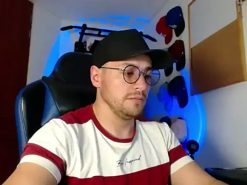 Snapshot of kurt_xx chatting on November 21, 2025, 5:33 pm kurt xx online show from November 21, 2025, 5:33 pm