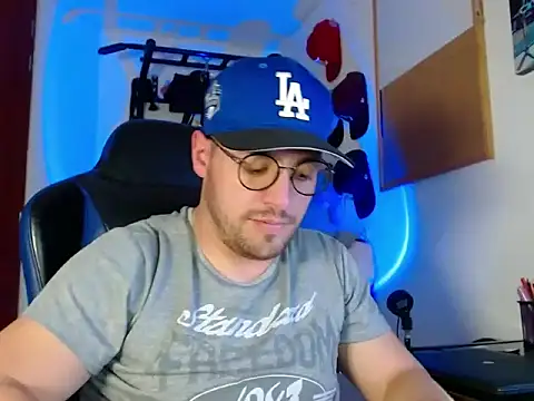 Snapshot of kurt_xx chatting on November 25, 2025, 10:43 pm kurt xx online show from November 25, 2025, 10:43 pm