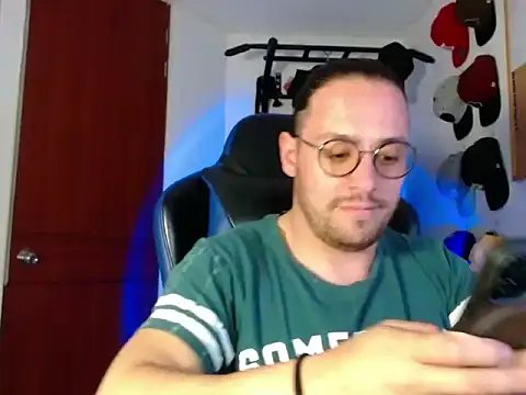 Snapshot of kurt_xx chatting on November 28, 2025, 4:42 pm kurt xx online show from November 28, 2025, 4:42 pm