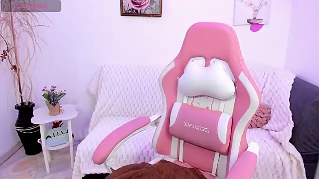 EmmaMyers1 online show from February 19, 2026, 8:49 pm