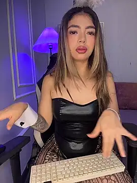 Snapshot of HoneyMollyX chatting on October 18, 2025, 1:01 pm HoneyMollyX online show from October 18, 2025, 1:01 pm