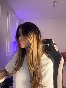 HoneyMollyX online show from February 3, 2026, 1:05 pm