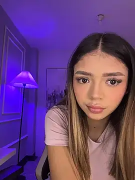 HoneyMollyX online show from April 7, 2026, 1:00 pm