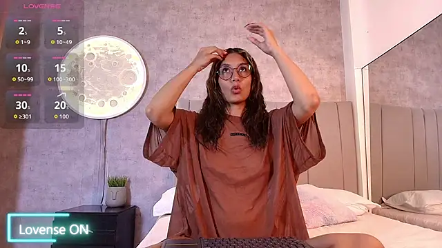 Snapshot of alexandralopez- chatting on November 24, 2025, 6:51 pm alexandralopez- online show from November 24, 2025, 6:51 pm