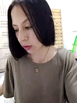 Snapshot of you_yuyuu chatting on November 21, 2025, 9:57 pm you yuyuu online show from November 21, 2025, 9:57 pm