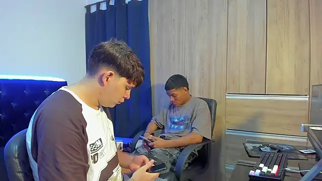 Snapshot of isaac_master77 chatting on November 7, 2025, 3:39 am isaac master77 online show from November 7, 2025, 3:39 am