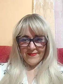 Amelialove42 online show from November 9, 2025, 5:44 pm