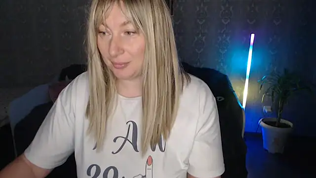 Snapshot of Yummy_Gloria chatting on November 16, 2025, 6:08 am Yummy Gloria online show from November 16, 2025, 6:08 am