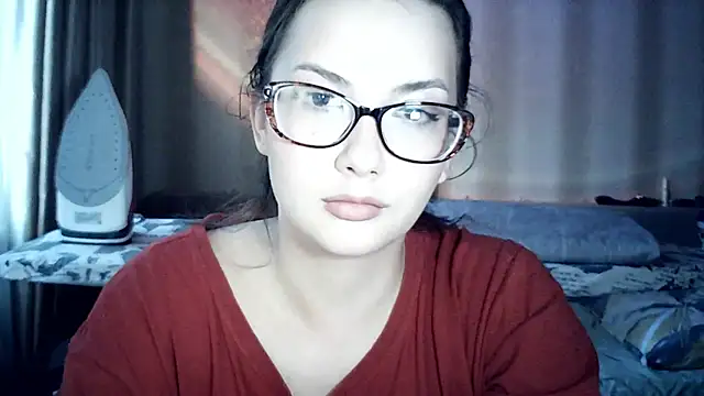 MoodieMira online show from June 5, 2026, 4:13 pm