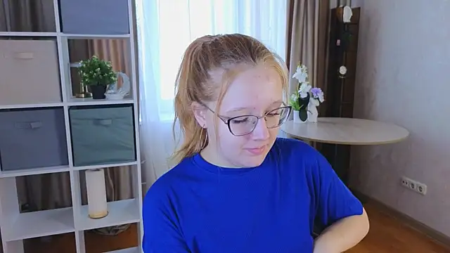 Snapshot of AlinaAldrete chatting on October 12, 2025, 5:17 am AlinaAldrete online show from October 12, 2025, 5:17 am