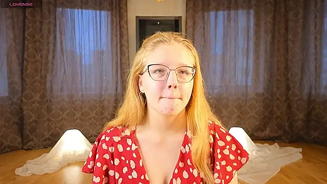 Snapshot of AlinaAldrete chatting on October 30, 2025, 4:25 am AlinaAldrete online show from October 30, 2025, 4:25 am