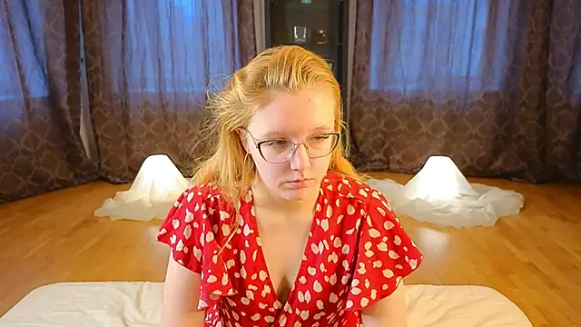 Snapshot of AlinaAldrete chatting on November 2, 2025, 4:26 am AlinaAldrete online show from November 2, 2025, 4:26 am