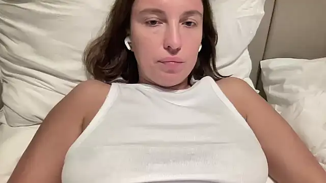 Snapshot of CArivora chatting on February 22, 2026, 10:30 pm CArivora online show from February 22, 2026, 10:30 pm