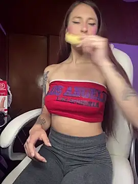 Im scarlett18 online show from November 26, 2025, 10:33 pm