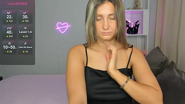 Snapshot of NikkiKiss__ chatting on October 21, 2025, 1:39 am NikkiKiss online show from October 21, 2025, 1:39 am