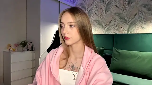 EvaPeace online show from October 28, 2025, 4:20 pm