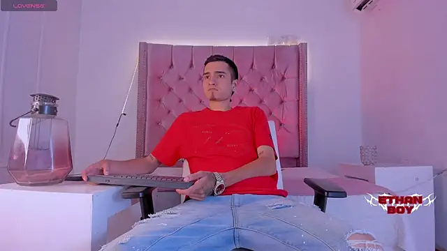 Snapshot of Ethan_Boy_ chatting on October 21, 2025, 8:53 pm Ethan Boy online show from October 21, 2025, 8:53 pm