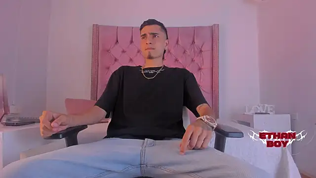 Snapshot of Ethan_Boy_ chatting on October 27, 2025, 8:46 pm Ethan Boy online show from October 27, 2025, 8:46 pm