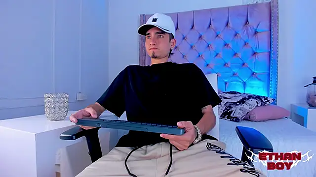Snapshot of Ethan_Boy_ chatting on November 28, 2025, 9:06 pm Ethan Boy online show from November 28, 2025, 9:06 pm