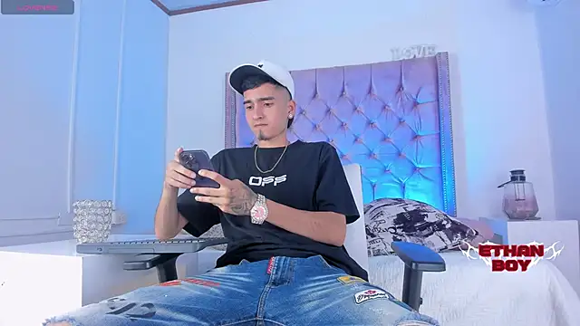 Snapshot of Ethan_Boy_ chatting on November 29, 2025, 9:29 pm Ethan Boy online show from November 29, 2025, 9:29 pm