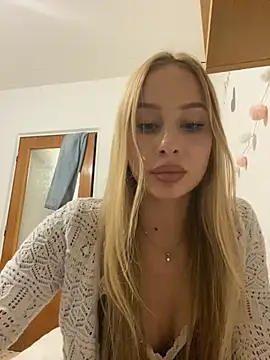 Snapshot of RemyStyles chatting on October 27, 2025, 8:57 pm RemyStyles online show from October 27, 2025, 8:57 pm