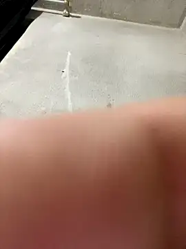 Snapshot of manu8325 chatting on October 19, 2025, 12:33 am manu8325 online show from October 19, 2025, 12:33 am