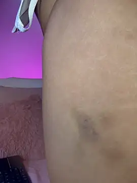 Snapshot of Swweet_Miia1 chatting on February 7, 2026, 3:38 pm Swweet Miia1 online show from February 7, 2026, 3:38 pm