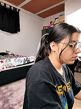 Snapshot of harper_ks chatting on November 19, 2025, 1:38 am harper ks online show from November 19, 2025, 1:38 am