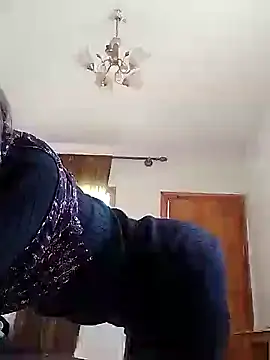 Snapshot of roseflore chatting on October 11, 2025, 10:58 am roseflore online show from October 11, 2025, 10:58 am