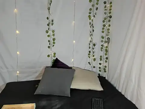 Snapshot of Perla_Jonhson_Rs chatting on October 15, 2025, 1:00 pm Perla Jonhson Rs online show from October 15, 2025, 1:00 pm