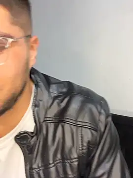 mirallesandbig online show from December 3, 2025, 12:51 am